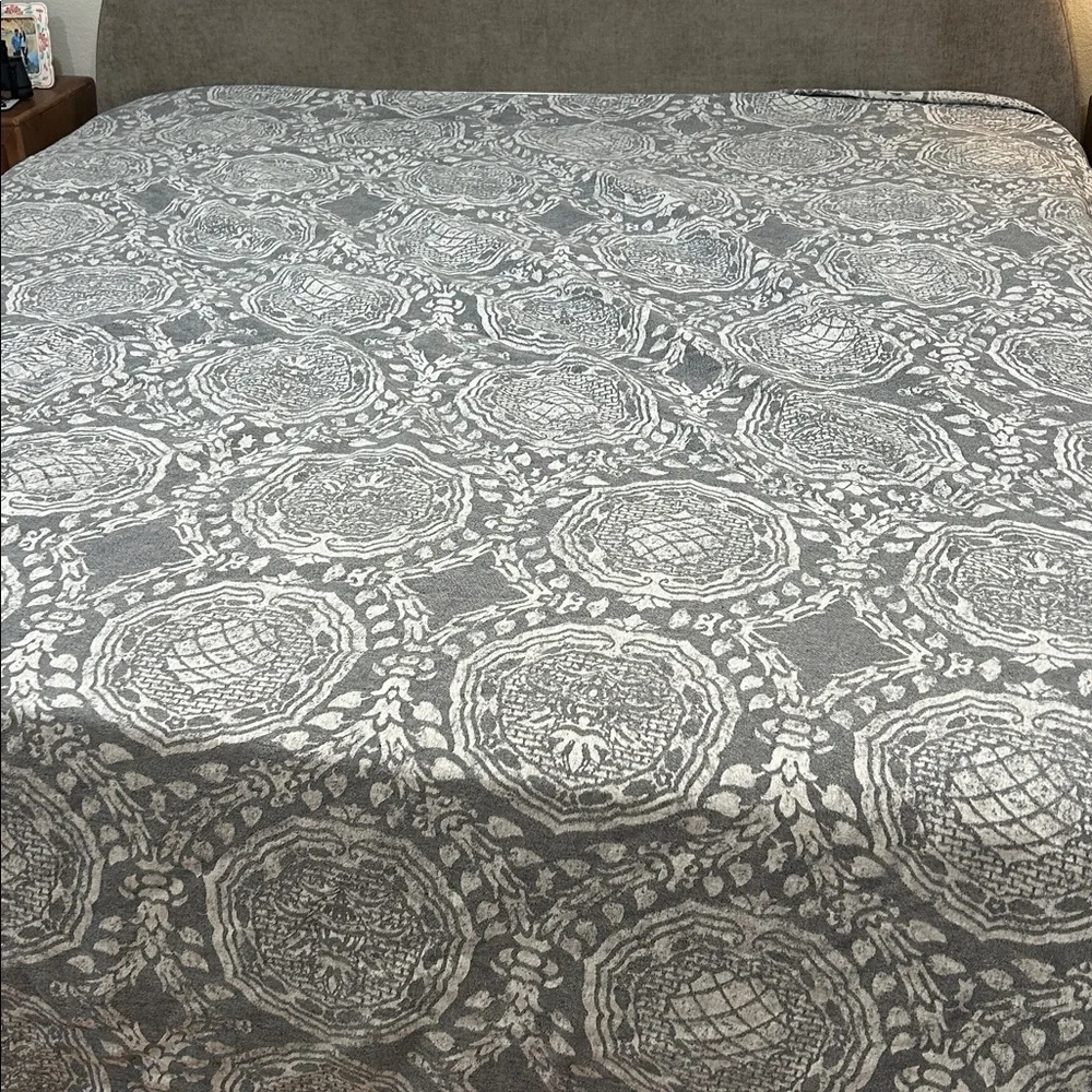 Restoration Hardware Castillo Medallion California King Duvet Cover